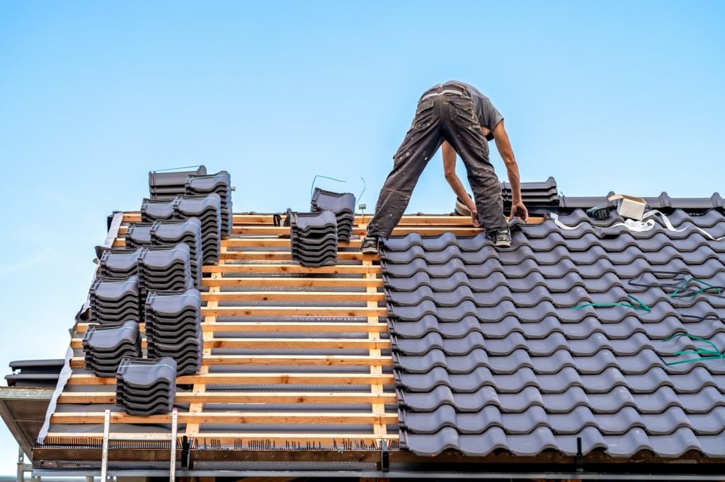 ceramic roof covering, construction of a new roof of a family house